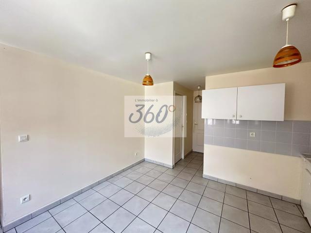 Charmante maison de village 2 pièces de 44 m2 à Aigueperse