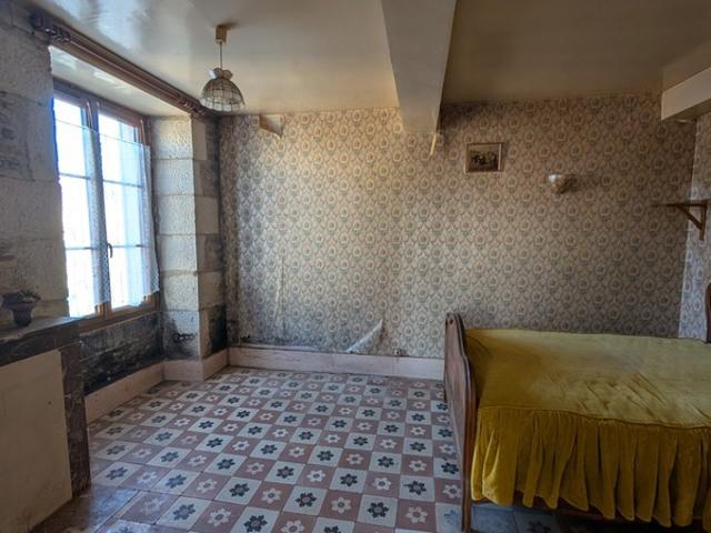 Charmante maison de village à vendre 70m² COUTARNOUX 89 avec dépendances et cour intérieure
