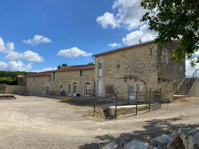 Charmante maison de village à Glénouze