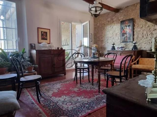 Maison de village à La Bastide des Jourdans avec beau potentiel