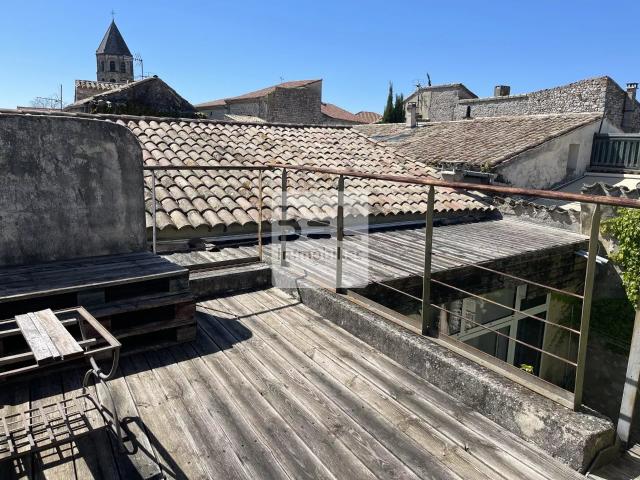 Maison de village à La Garde Adhémar avec terrasse tropezien. 110m² Suze La Rousse