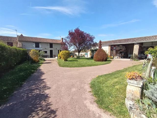 Charmante maison de village à Moncontour, 160 m² 160m² Moncontour