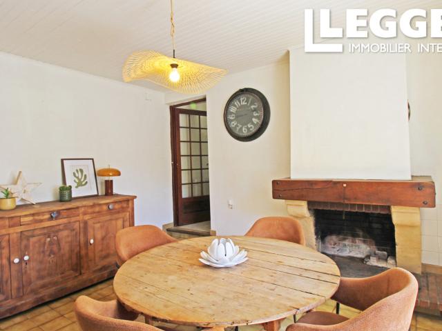 Charmante maison de village avec 3 chambres lumineuses, une terrasse ombragée et cour près de Fanjeaux