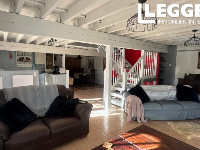 Charmante maison de village de 3 chambres avec espace de vie ouvert, cachet et stationnement privé