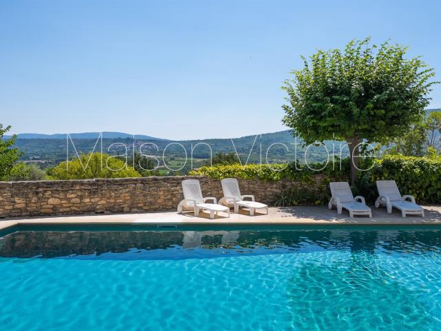 Charmante maison de village avec vue exceptionnelle et pisci. 70m² Lacoste