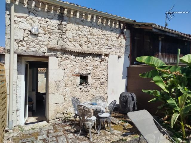 Charmante maison de village avec cour extérieure 24240 Sig. 48m² Sigoulès et Flaugeac