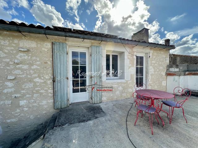 Charmante maison de village avec grand jardin et opportunité. 132m² Vélines