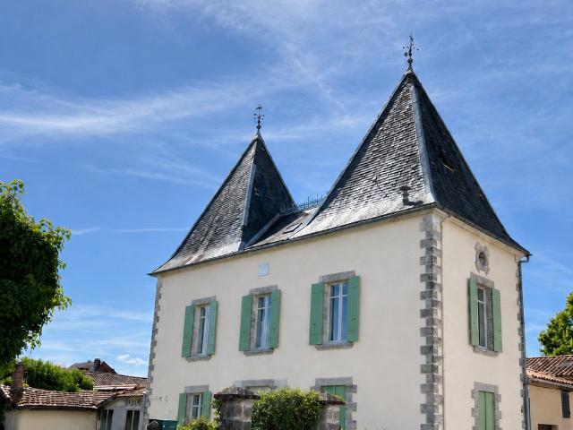 Charmante maison de village avec jardin et garage à 2 minute. 103m² Monpazier