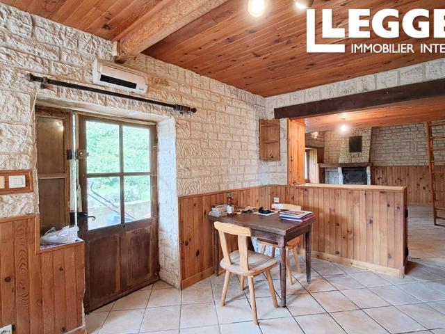 Charmante maison de village avec jardin, terrain supplémentaire et potentiel pour chambres dans les combles