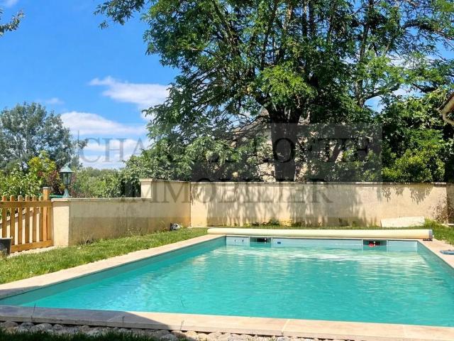 Charmante maison de village de 5 chambres avec piscine, au 183m² Thédirac