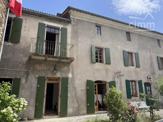 Charmante maison de village des Cévennes, belle terrasse et terrain attenant