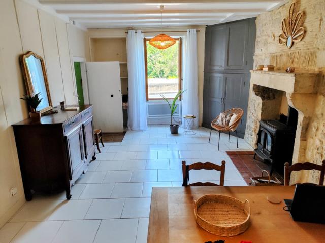 Maison en pierre pleine de charme proche Chasseneuil sur B