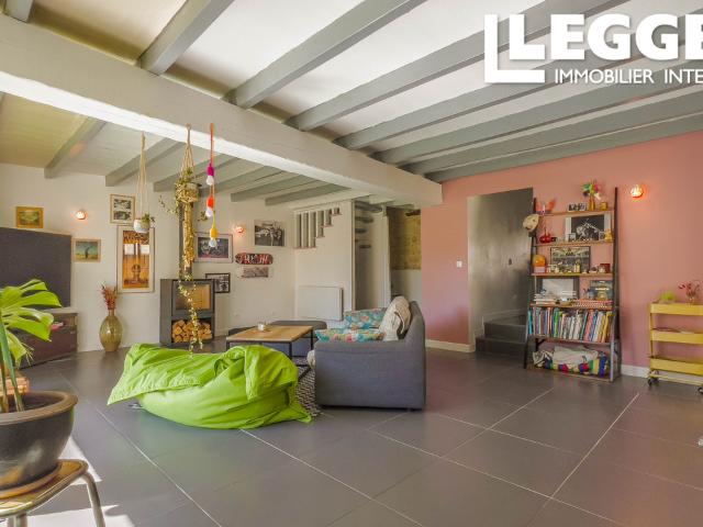 Charmante maison de village en pierres rénovée avec 4 chambres et un jardin