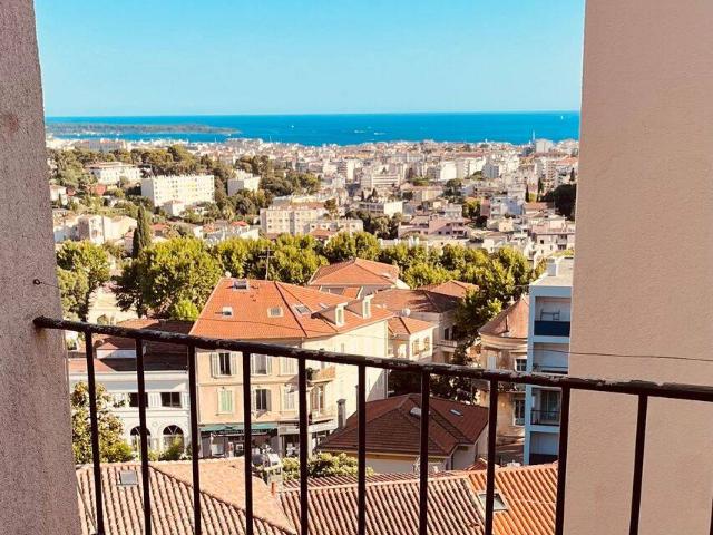 Charmante maison de village meublée avec terrasse et vue mer – rue piétonne Le Cannet Historique 85m2