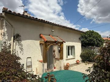 Charmante maison de village spacieuse à proximité de Civray 108m² Civray