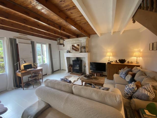 Charmante Maison de Village près de Chalais, Sud Charente 152m² Yviers