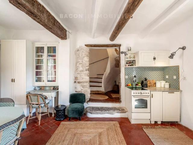 Charmante maison de village rénovée avec vue 100m² Bonnieux
