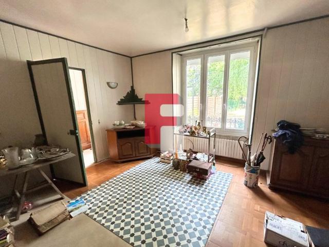 Charmante maison de ville de 190 m2 avec terrain, proche des