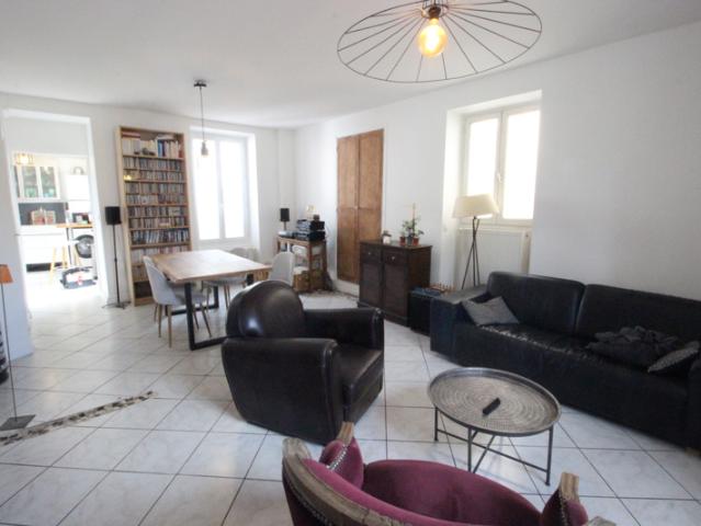 Charmante maison de ville de 92,6 m2 avec 3 chambres, cave