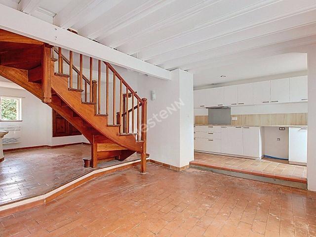 CHARMANTE MAISON DE VILLE T5 SUR SAINT MITRE LES RAMPARTS A V