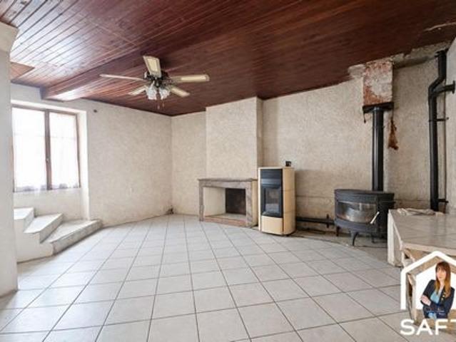 Charmante maison de 167 m² offrant de beaux volumes, des dépendances et une agréable terrasse sur toit