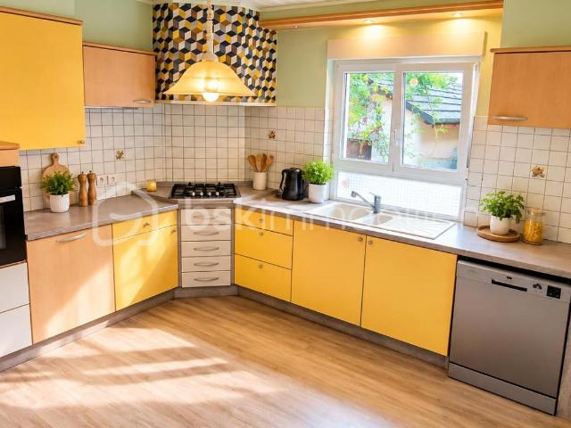 CHARMANTE MAISON DE 125 M² AVEC JARDIN, COUR ET GARAGE – AU CALME !