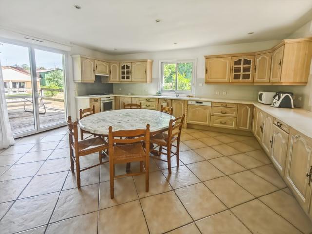 Charmante maison de 139 m² avec 4 chambres à Douville 24