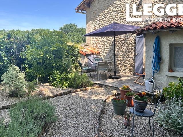 Charmante maison de 2 chambres nichée dans un hameau tranquille avec de jolis jardins et parking hors voirie