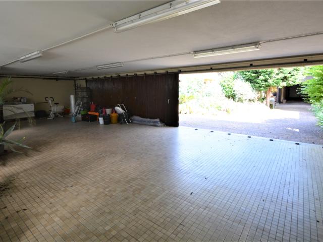Charmante maison de 317m2 au sol, 271m2 habitables avec jardin paysagé et dépendance