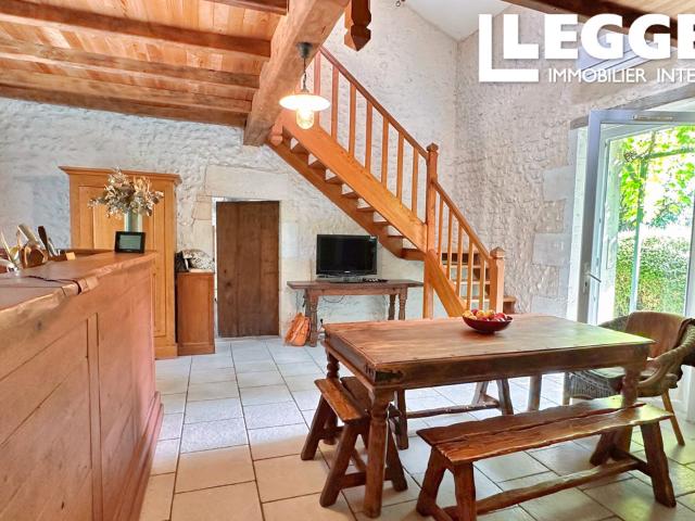 Charmante maison de 3 chambres avec piscine et jardin, isolé mais proche des villages voisins avec commodités