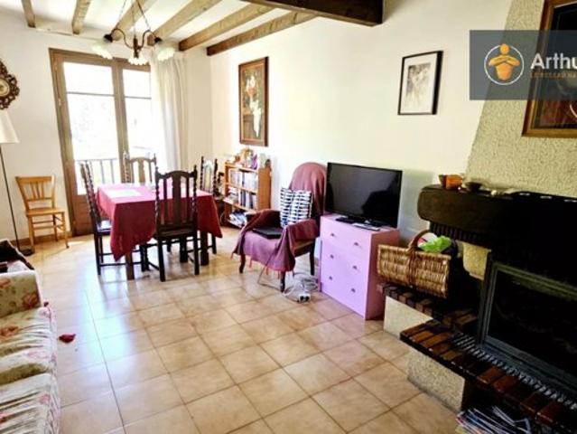Charmante maison de 4 chambres 87 m² avec garage et balcon, située dans un village calme