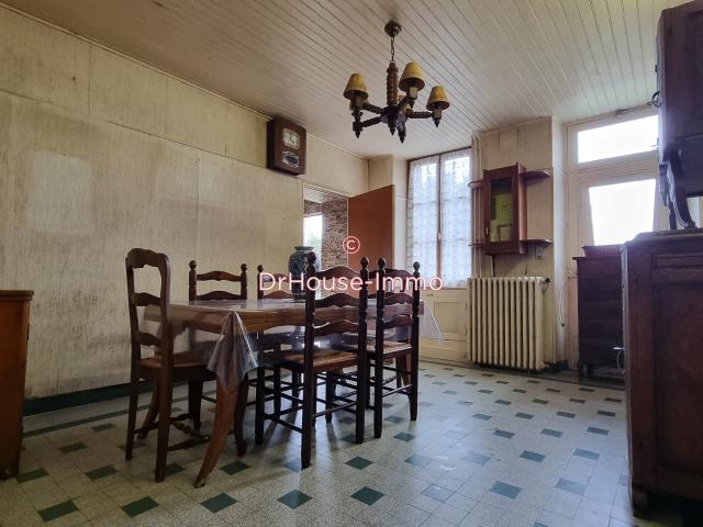 Charmante maison de 5 pièces avec terrasse et garage, située à Méasnes