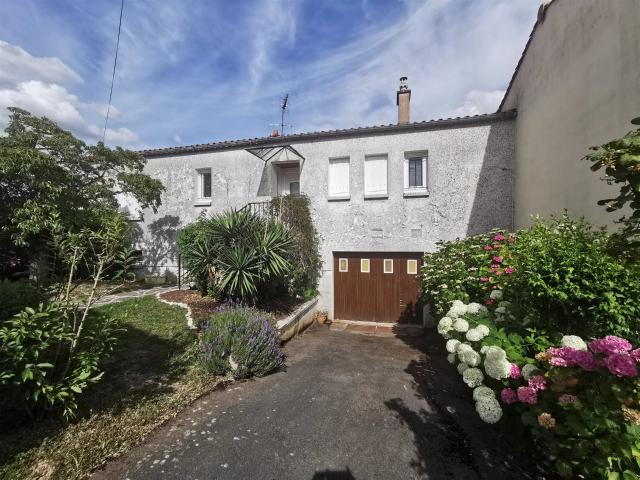 Charmante maison de 90 m² avec 3 chambres à Loudun 90m² Loudun