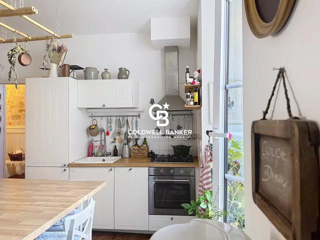 Charmante maison en cœur de ville, avec garage, et commerces. 174m² Saintes