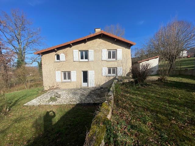 Charmante maison en cours de rénovation sur 1750 M2 de terrain avec remises