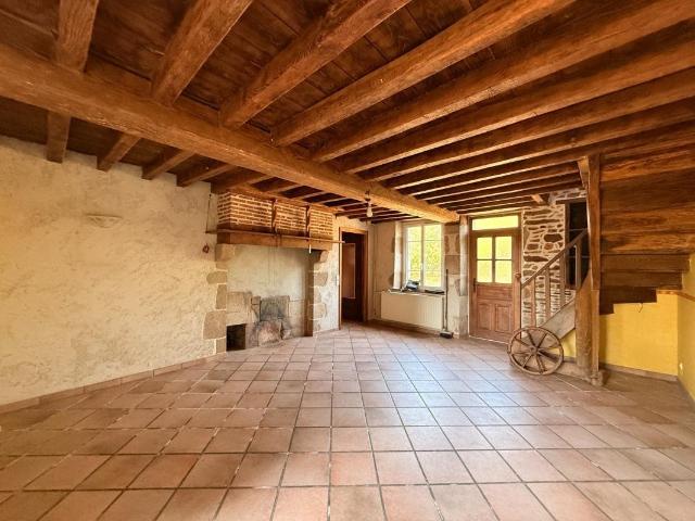 Charmante maison en pierre, 115m², 3 chambres, 1175 m² de te. 115m² Fresselines