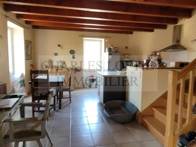 Charmante maison en pierre à Marminiac, 80 m² Située au coeu. 80m² Marminiac