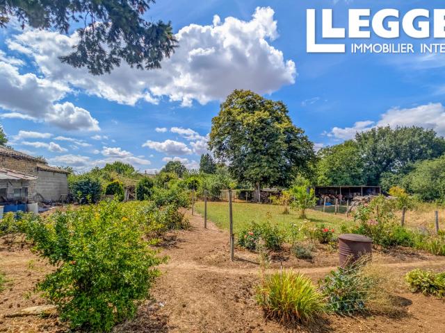 Charmante maison en pierre à rénover – Saint Coutant 79120 grange 1468 m²