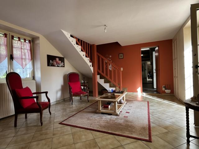 Charmante maison en pierre au cœur d’un village vivant