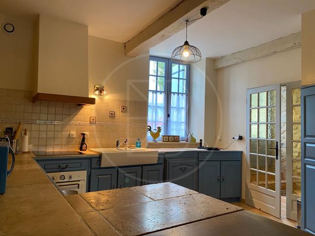 Charmante maison en pierre au coeur d'un village 150m² Gensac