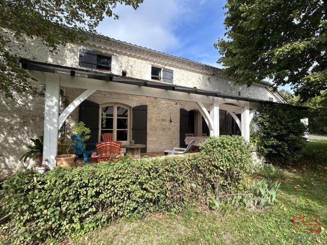 Charmante maison en pierre avec dépendance et piscine 191m² Laroque Timbaut