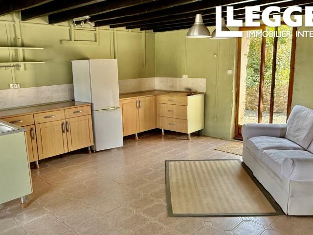 Charmante maison en pierre avec grand jardin, garage/atelier – Proche de Javron les Chapelles