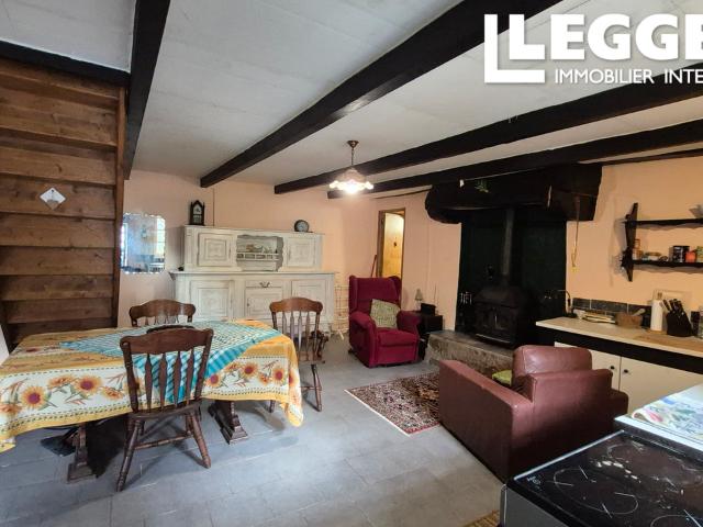 Charmante maison en pierre avec grande grange, joli jardin et rénovations récentes