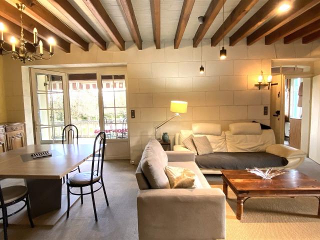 Charmante maison en pierre avec jardin et terrasse panoramiq. 205m² Bourdeilles