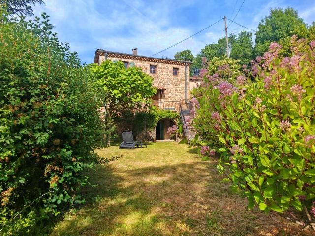 Charmante maison en pierre avec jardin Saint Apollinaire de Rias