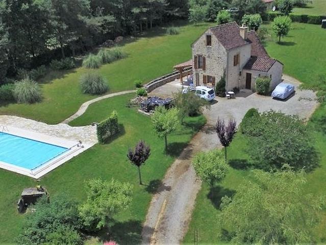 Charmante maison en pierre avec piscine à distance de marche. 95m² Cazals