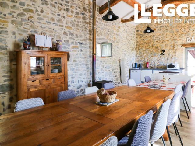 Charmante maison en pierre avec piscine et excellent potentiel d’activité près d’Uzès