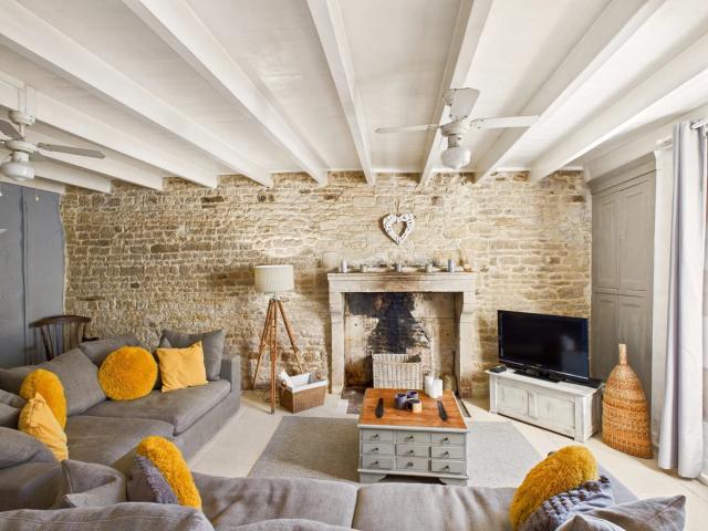 Charmante maison en pierre avec trois chambres et deux salle. 132m² Villefagnan