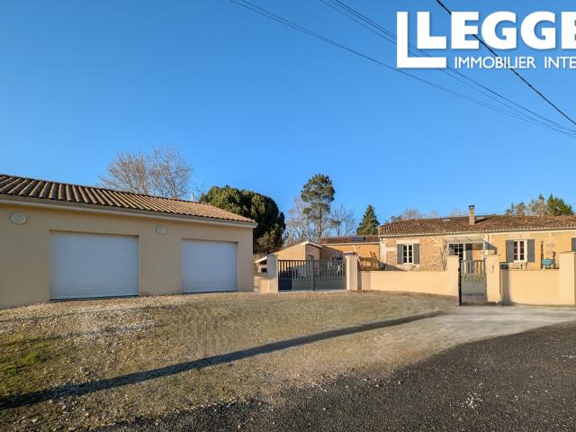 Charmante maison de 4 chambres, 3 garages, jardin clos, dépendances à 5mn de Montendre en Charente Maritime