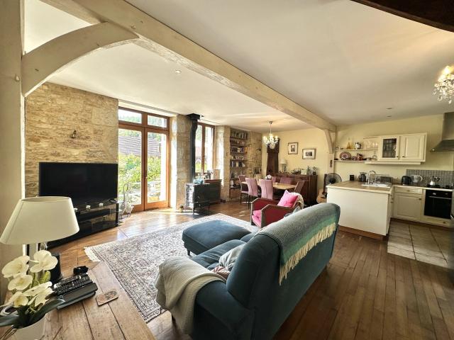 Charmante maison en pierre dans un village de caractère 173m² Daglan